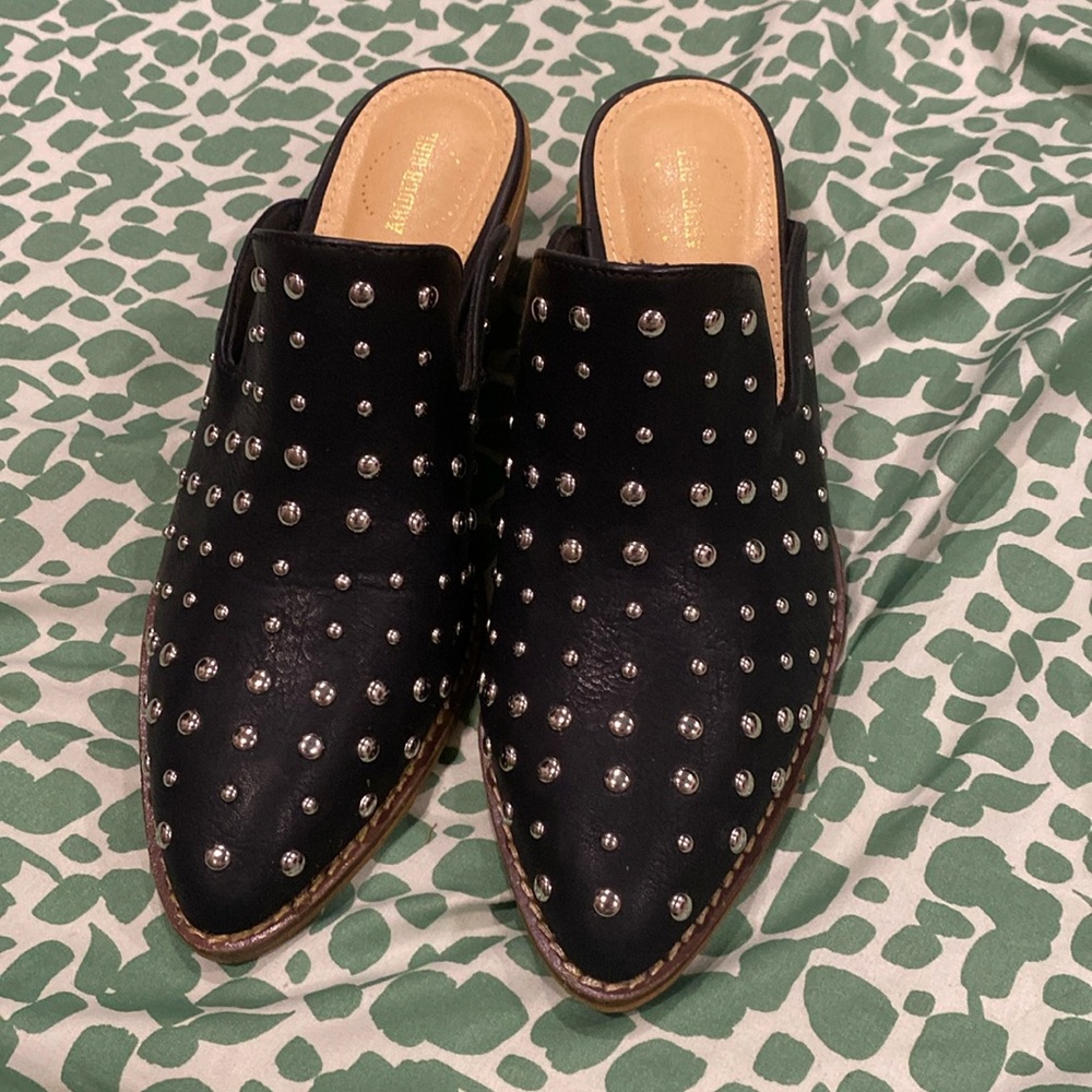 Heeled shoes